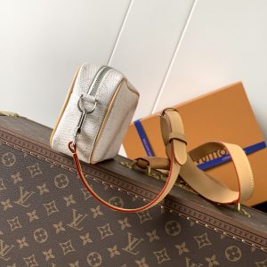 Alternative view of Dimensions: 13 x 6.5 x 20 cm (height x width x length)